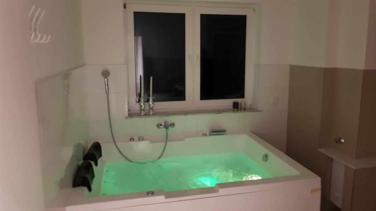Ferienwohnung Mit Jacuzzi Naehe Flughafen Koeln Bonn Тройсдорф Екстер'єр фото