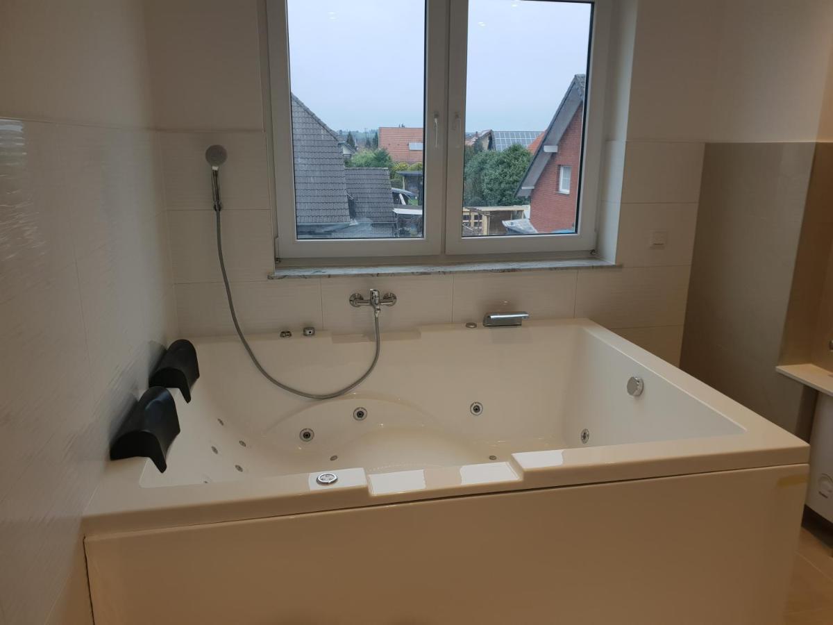 Ferienwohnung Mit Jacuzzi Naehe Flughafen Koeln Bonn Тройсдорф Екстер'єр фото