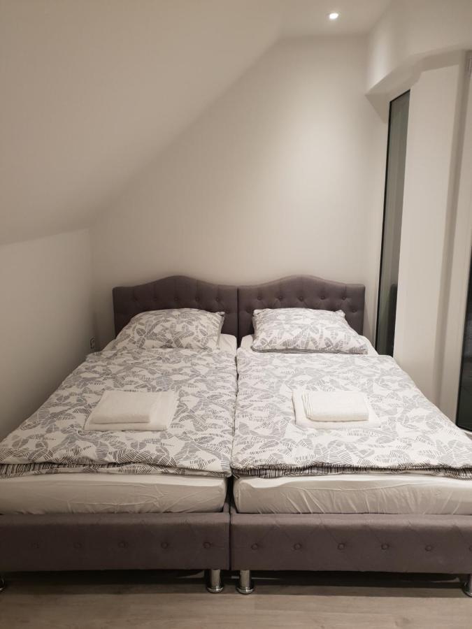 Ferienwohnung Mit Jacuzzi Naehe Flughafen Koeln Bonn Тройсдорф Екстер'єр фото